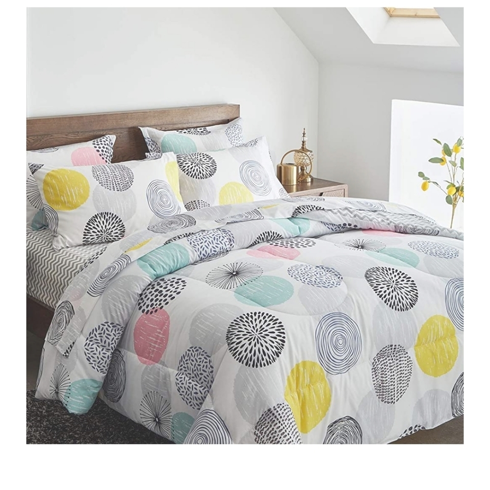NWT 7 Pieces

Comforter Set Queen Size
